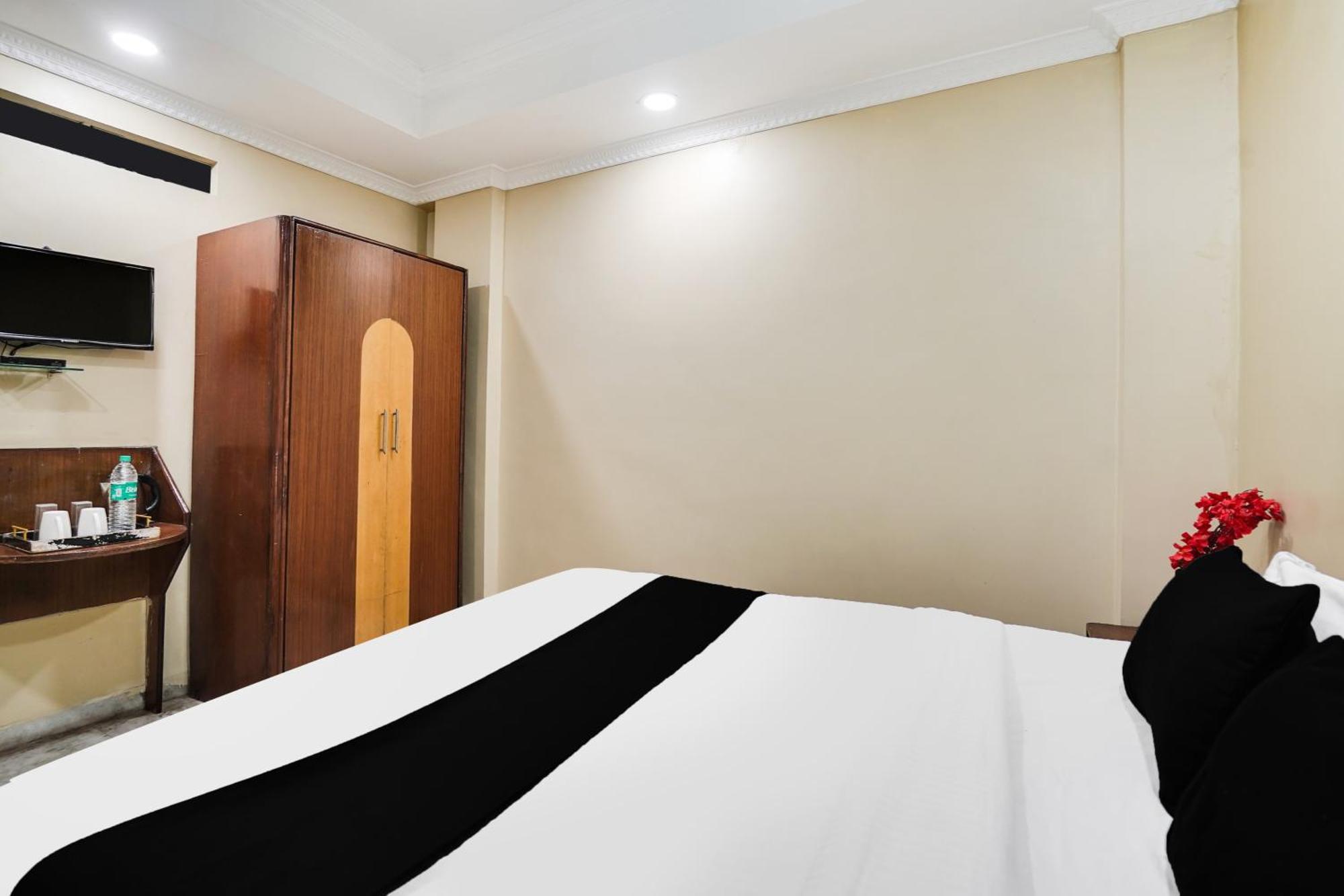 Super Hotel O Pithampur Formerly Ganga Residency Akolia Exterior photo