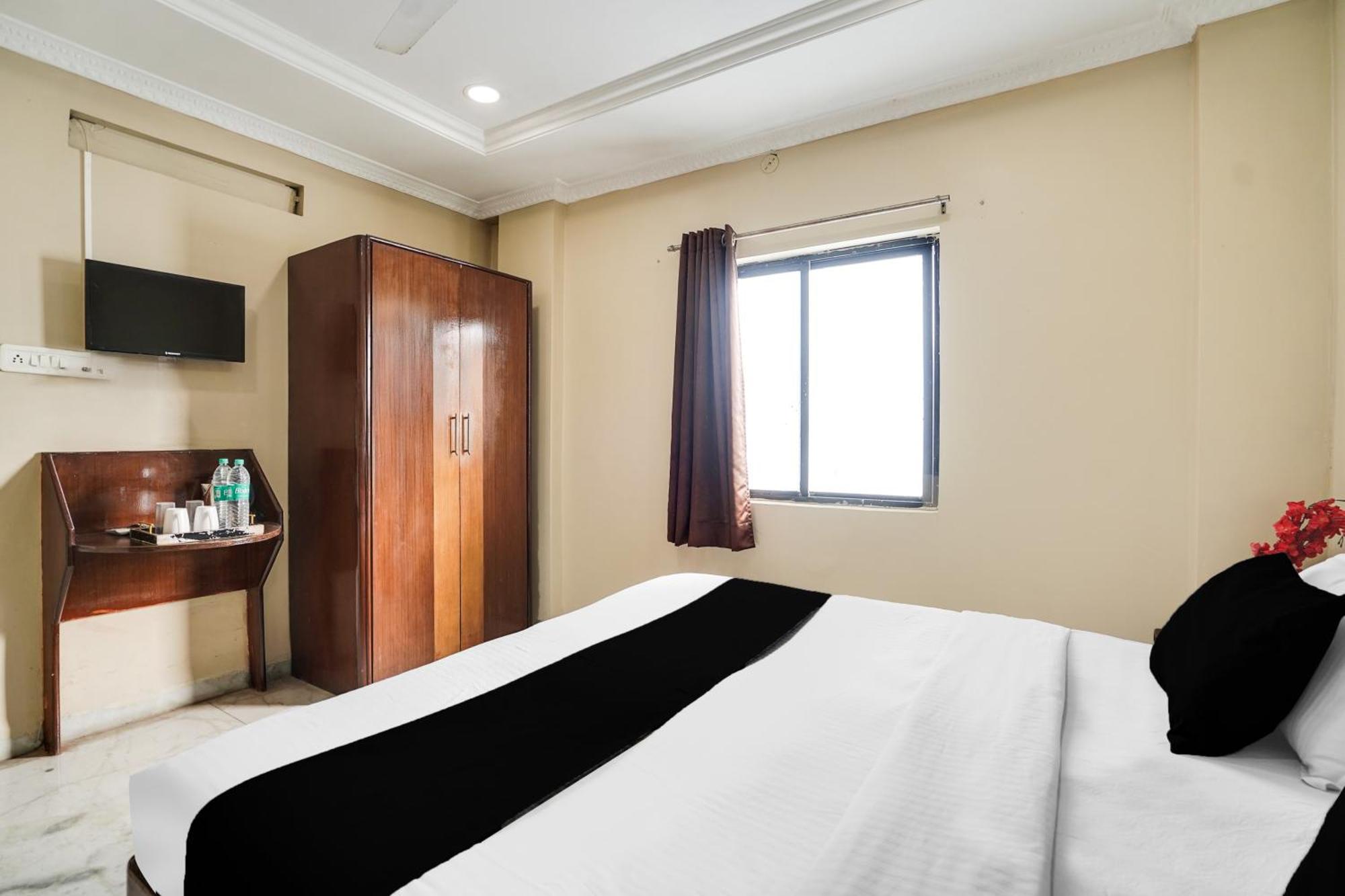 Super Hotel O Pithampur Formerly Ganga Residency Akolia Exterior photo
